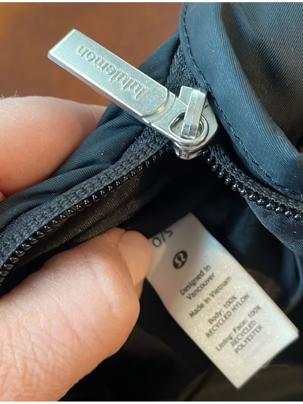 lululemon athletica large Black Crossbody Waist Bag - Picture 6 of 8